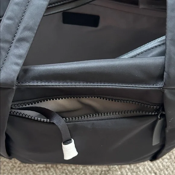 Tumi Auburne tote  Bag - Picture 3 of 7